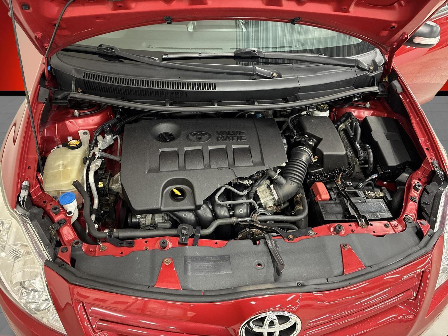 TOYOTA Auris 2011
