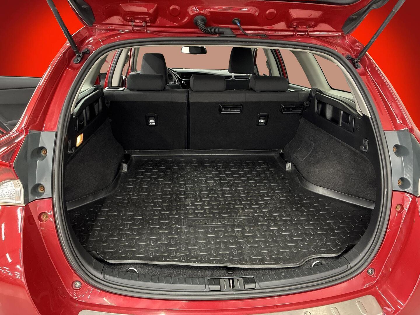 TOYOTA Auris 2015