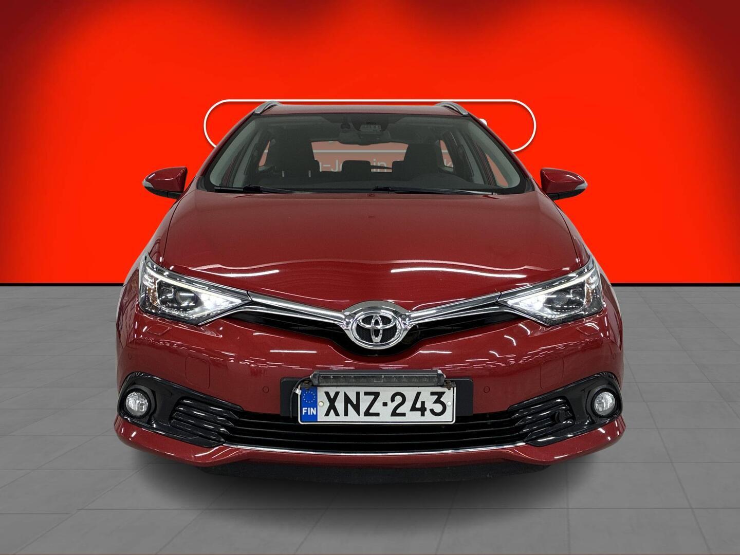 TOYOTA Auris 2015