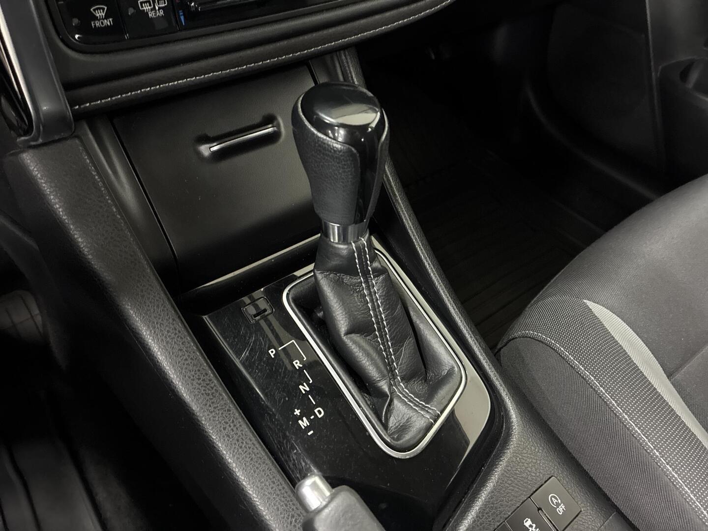 TOYOTA Auris 2015