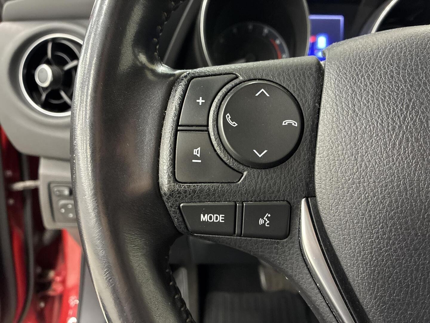 TOYOTA Auris 2015