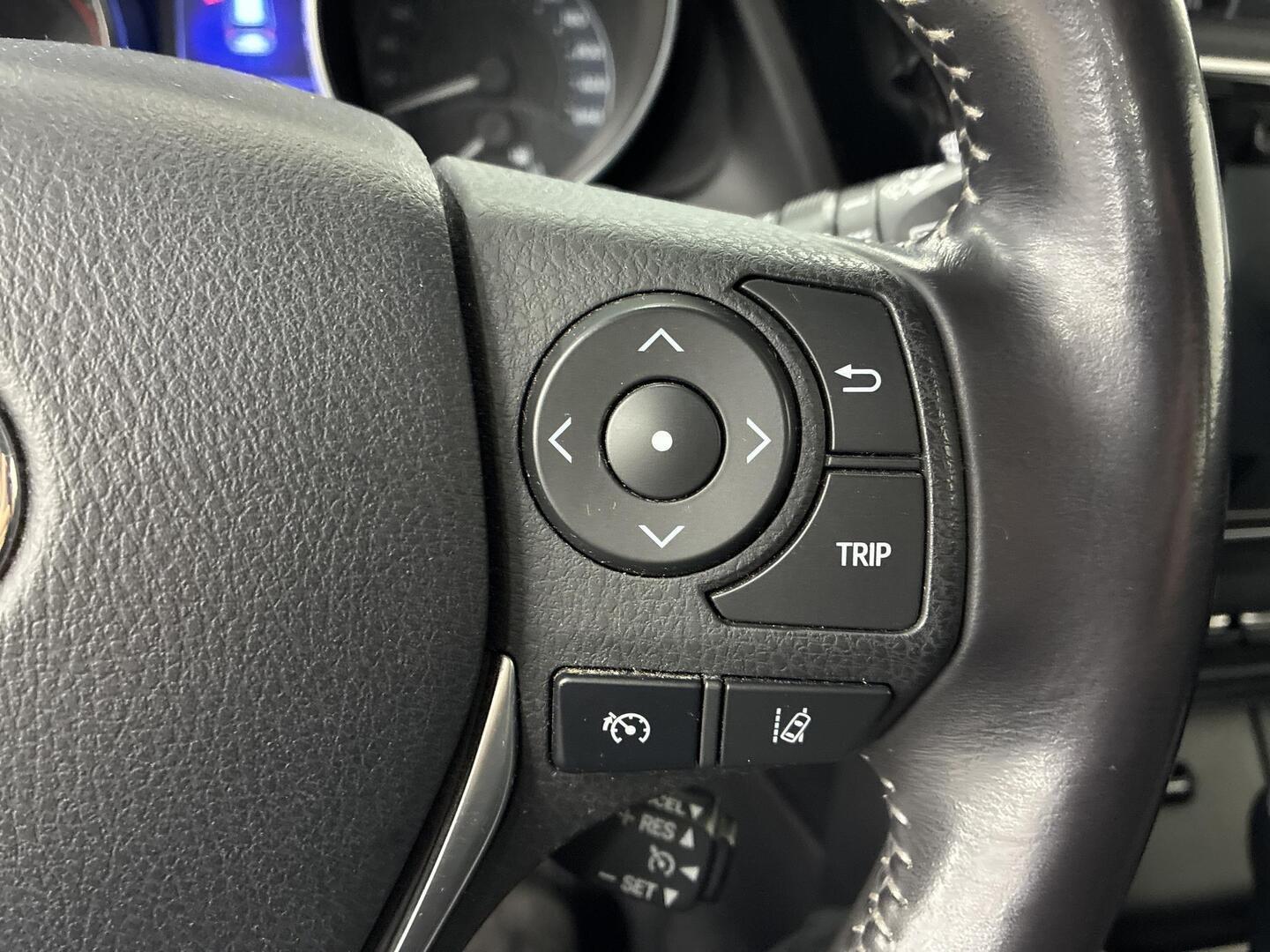 TOYOTA Auris 2015
