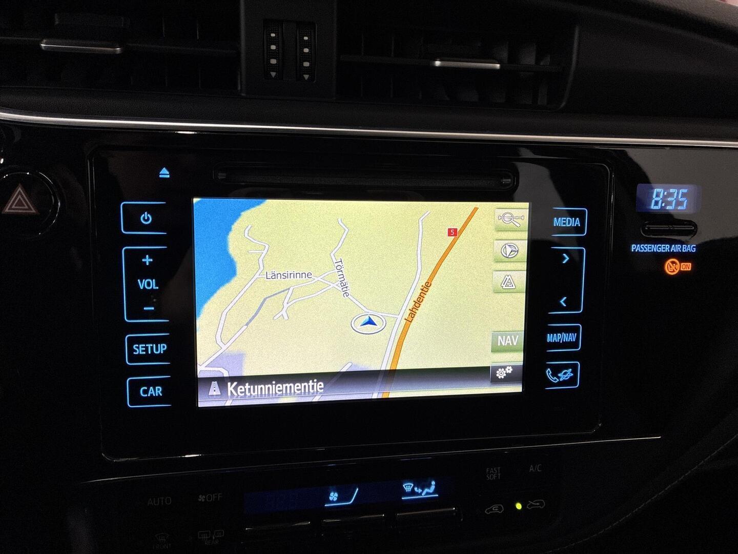 TOYOTA Auris 2015