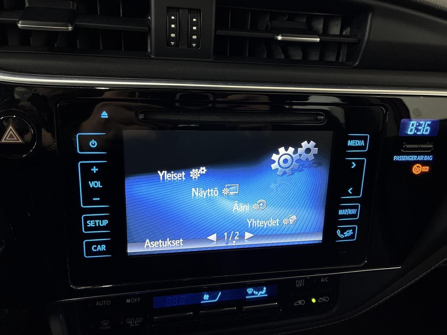 TOYOTA Auris 2015