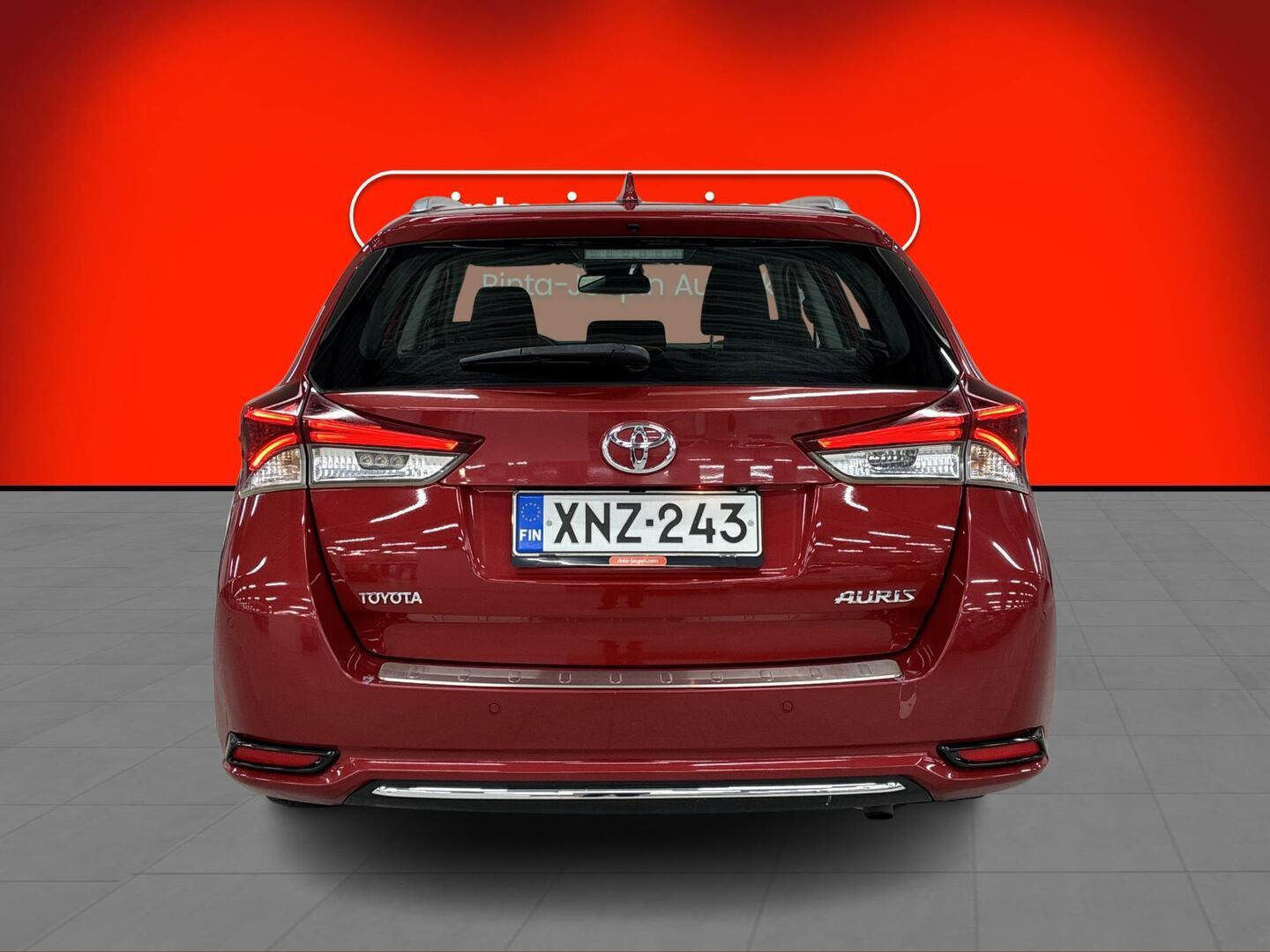TOYOTA Auris 2015