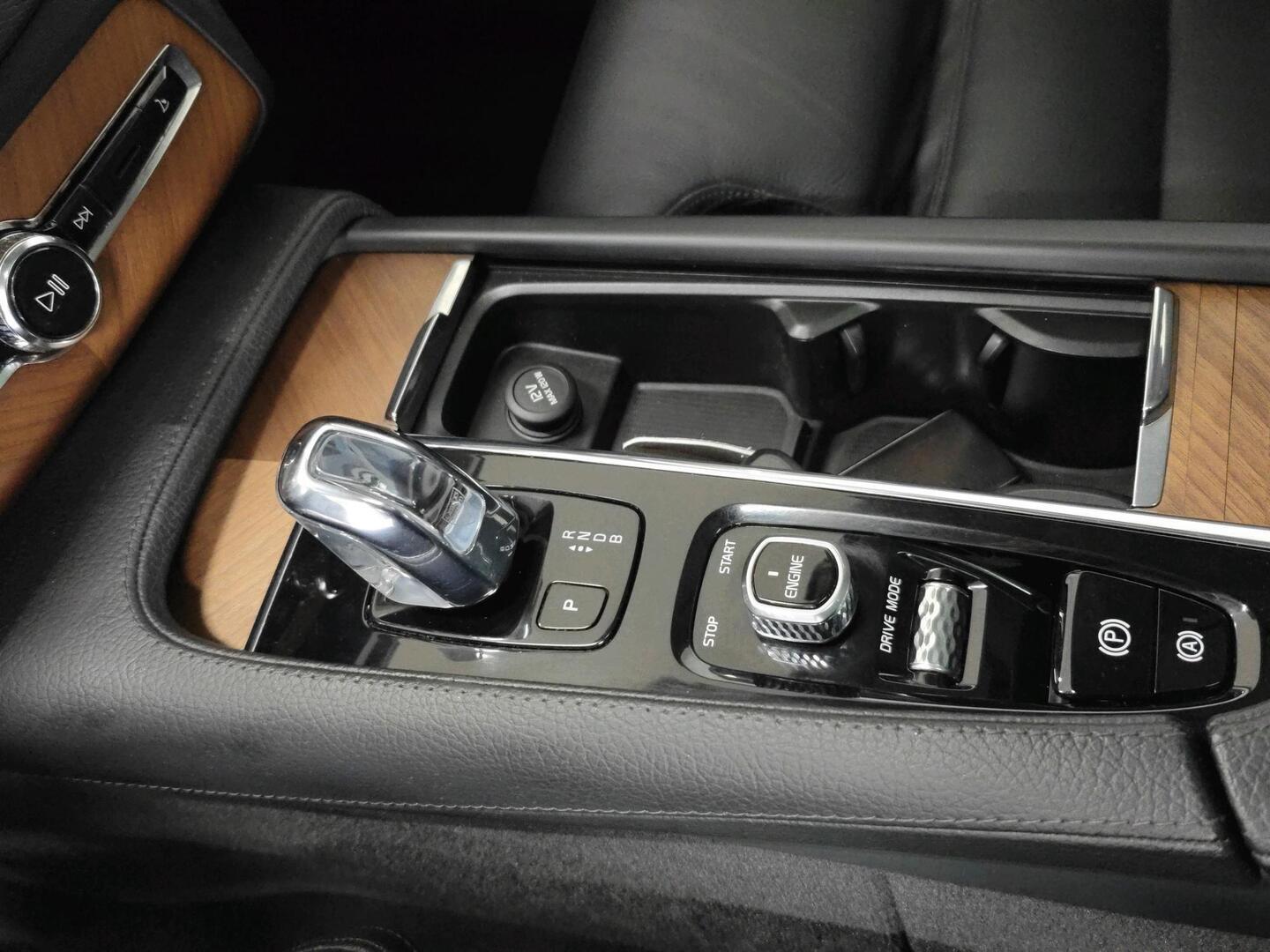 VOLVO XC90 2017