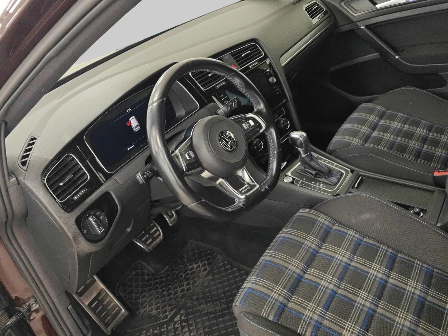 VOLKSWAGEN Golf 2018