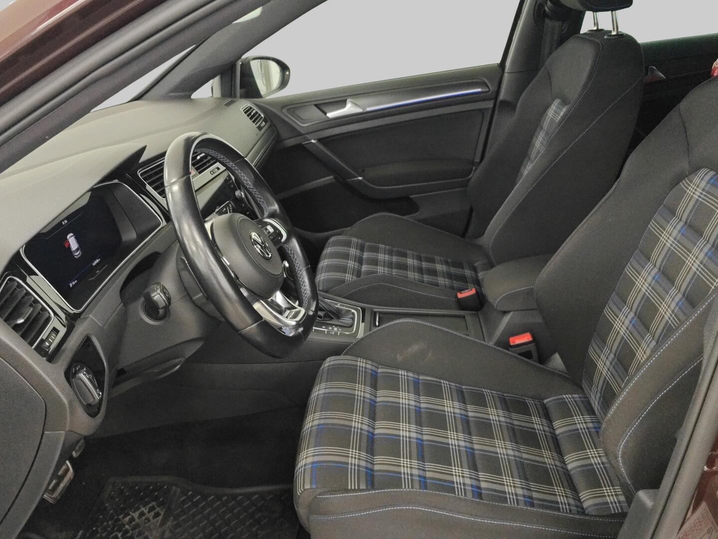 VOLKSWAGEN Golf 2018