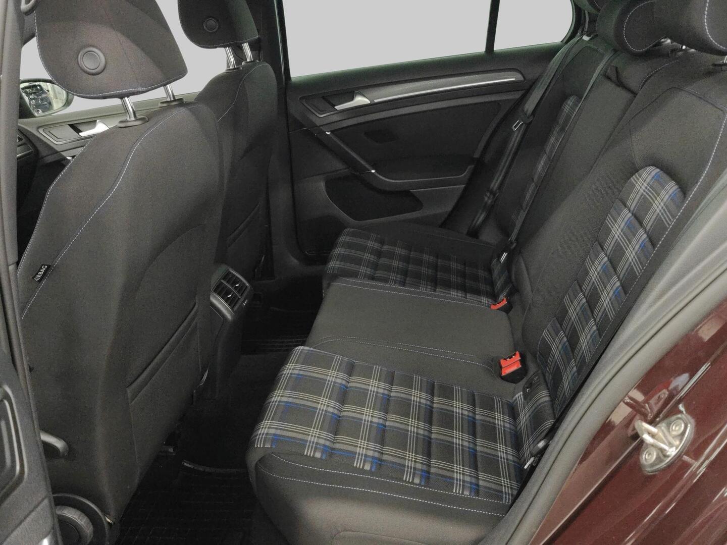 VOLKSWAGEN Golf 2018