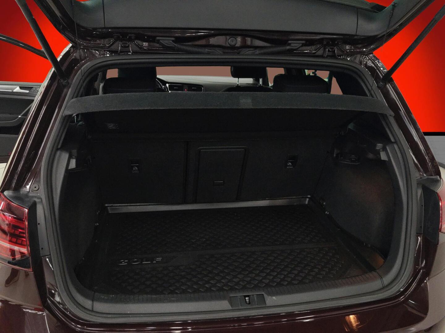 VOLKSWAGEN Golf 2018