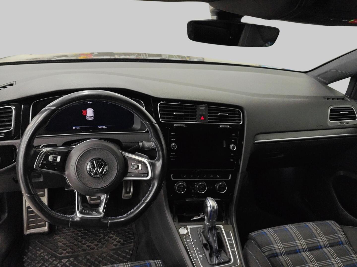 VOLKSWAGEN Golf 2018