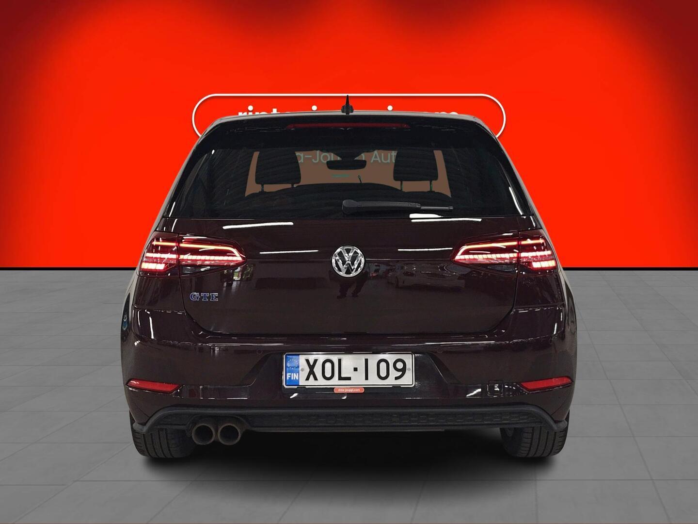 VOLKSWAGEN Golf 2018