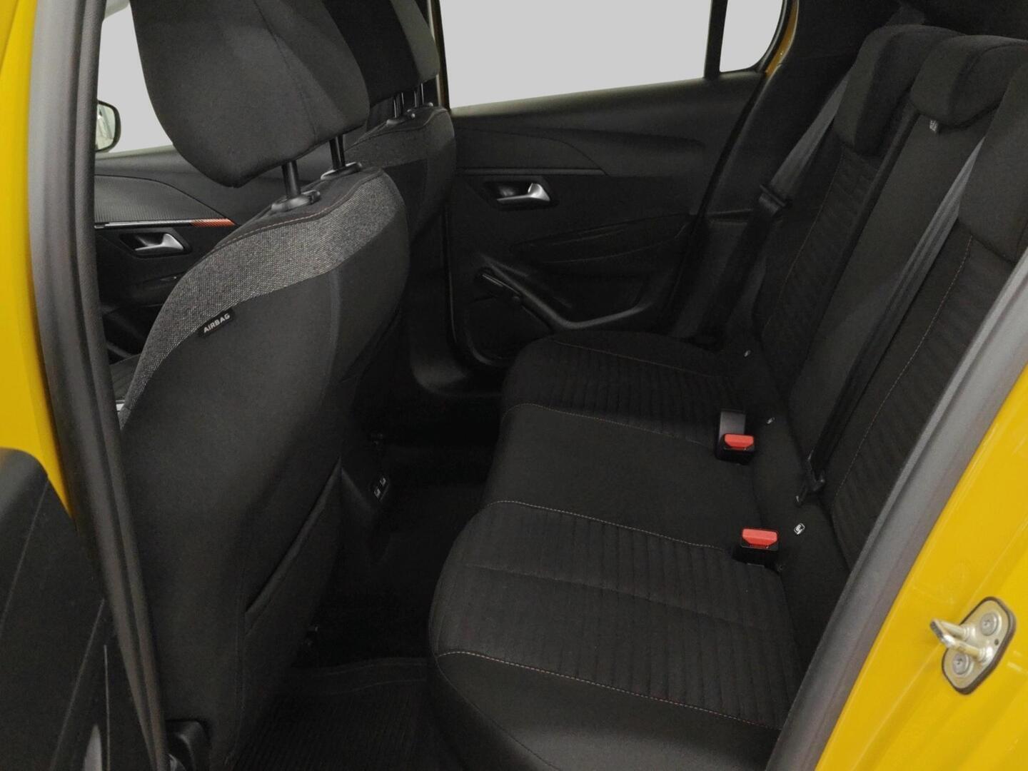 PEUGEOT e-208 2021