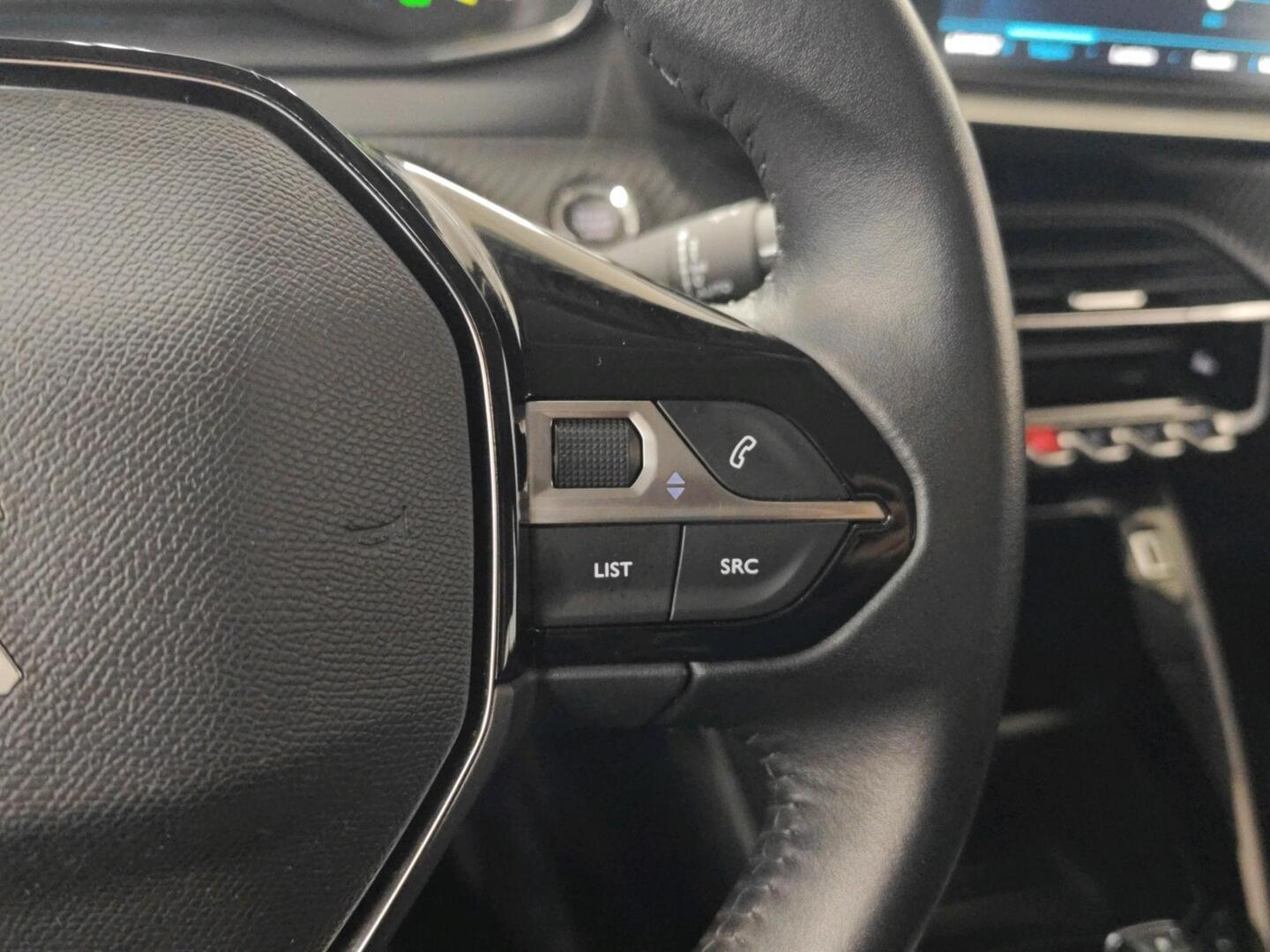 PEUGEOT e-208 2021