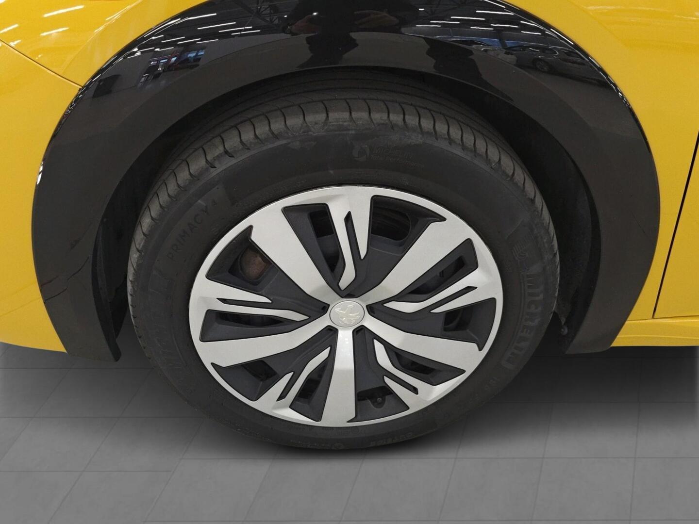 PEUGEOT e-208 2021