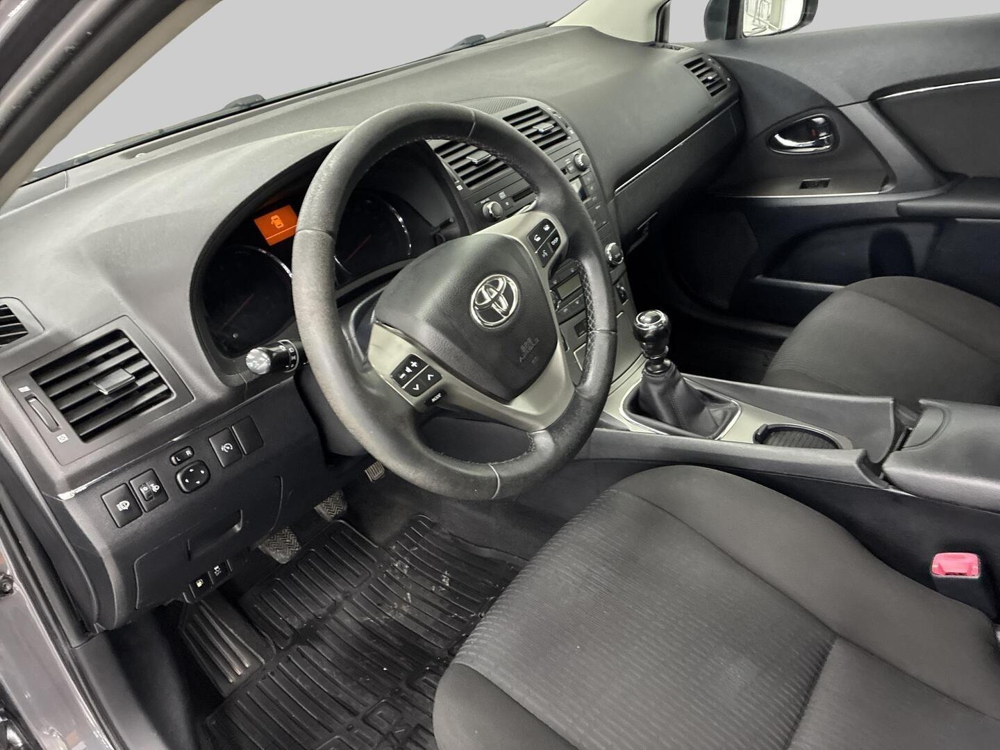 TOYOTA Avensis 2010