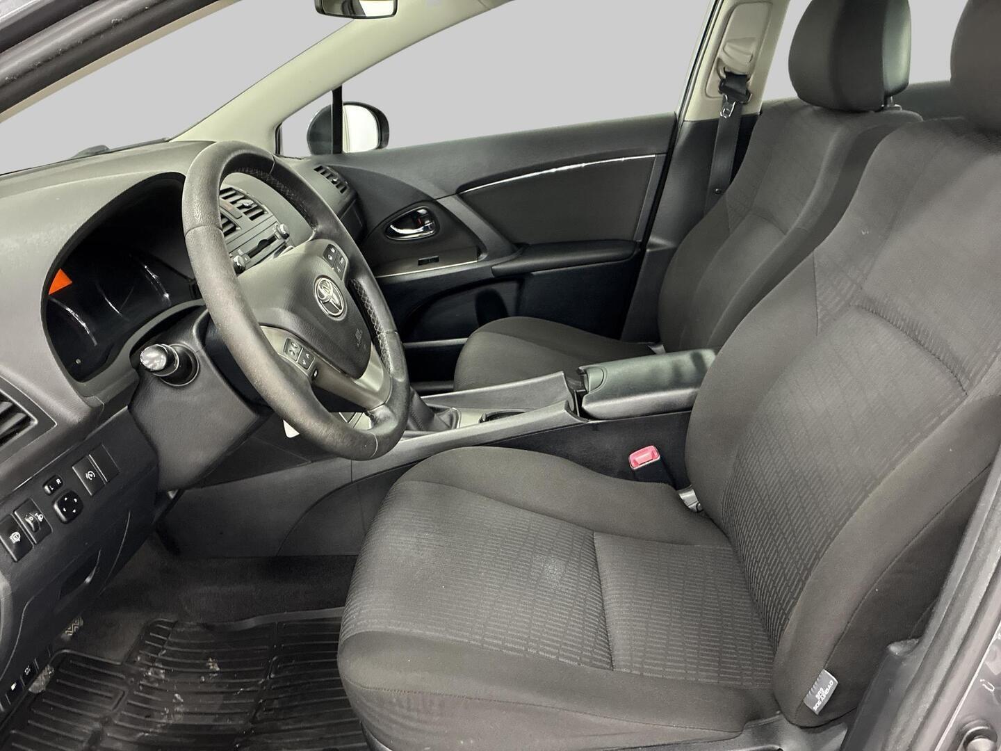 TOYOTA Avensis 2010