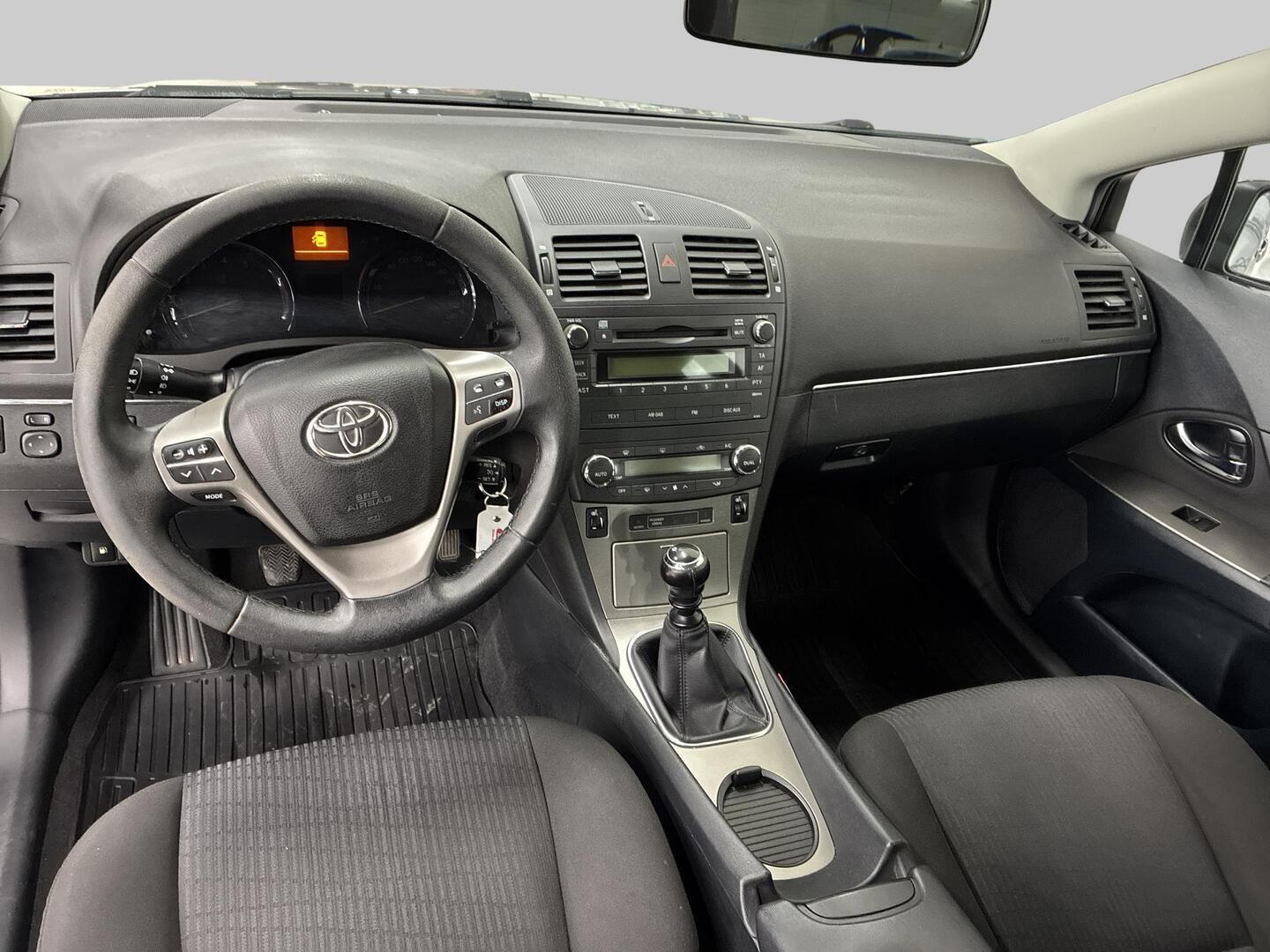 TOYOTA Avensis 2010