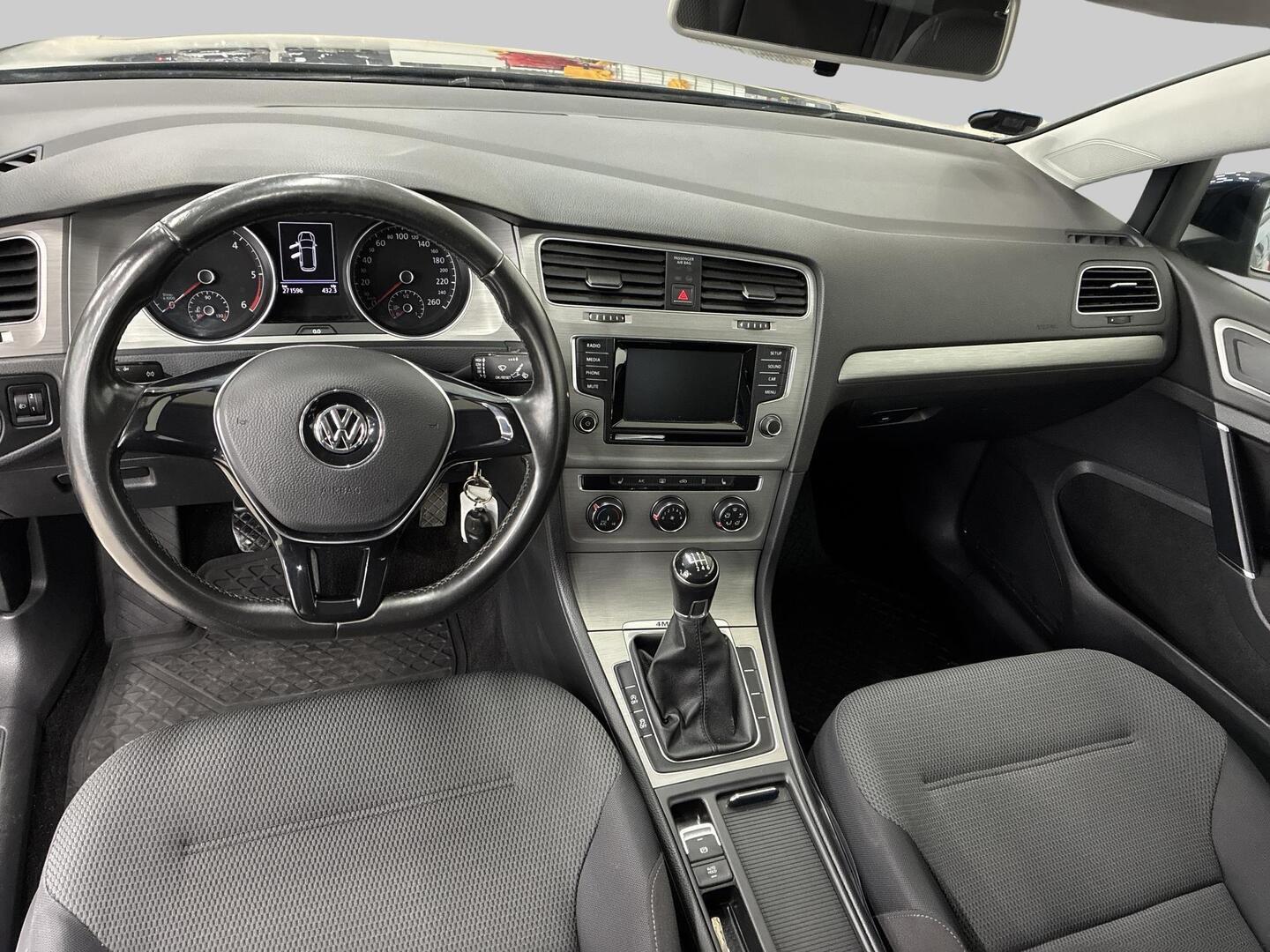 VOLKSWAGEN Golf 2014