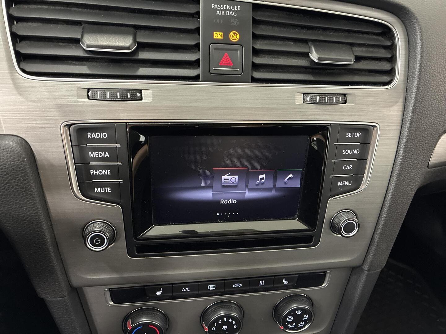 VOLKSWAGEN Golf 2014