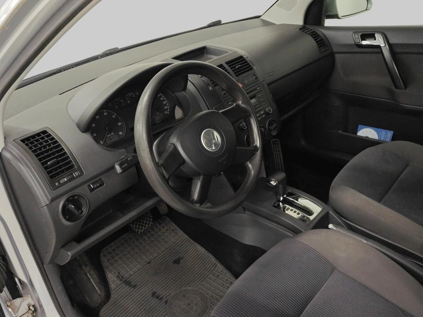 VOLKSWAGEN Polo 2006