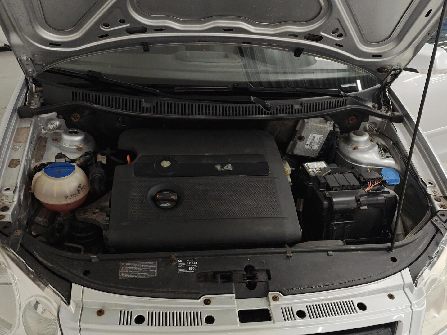 VOLKSWAGEN Polo 2006