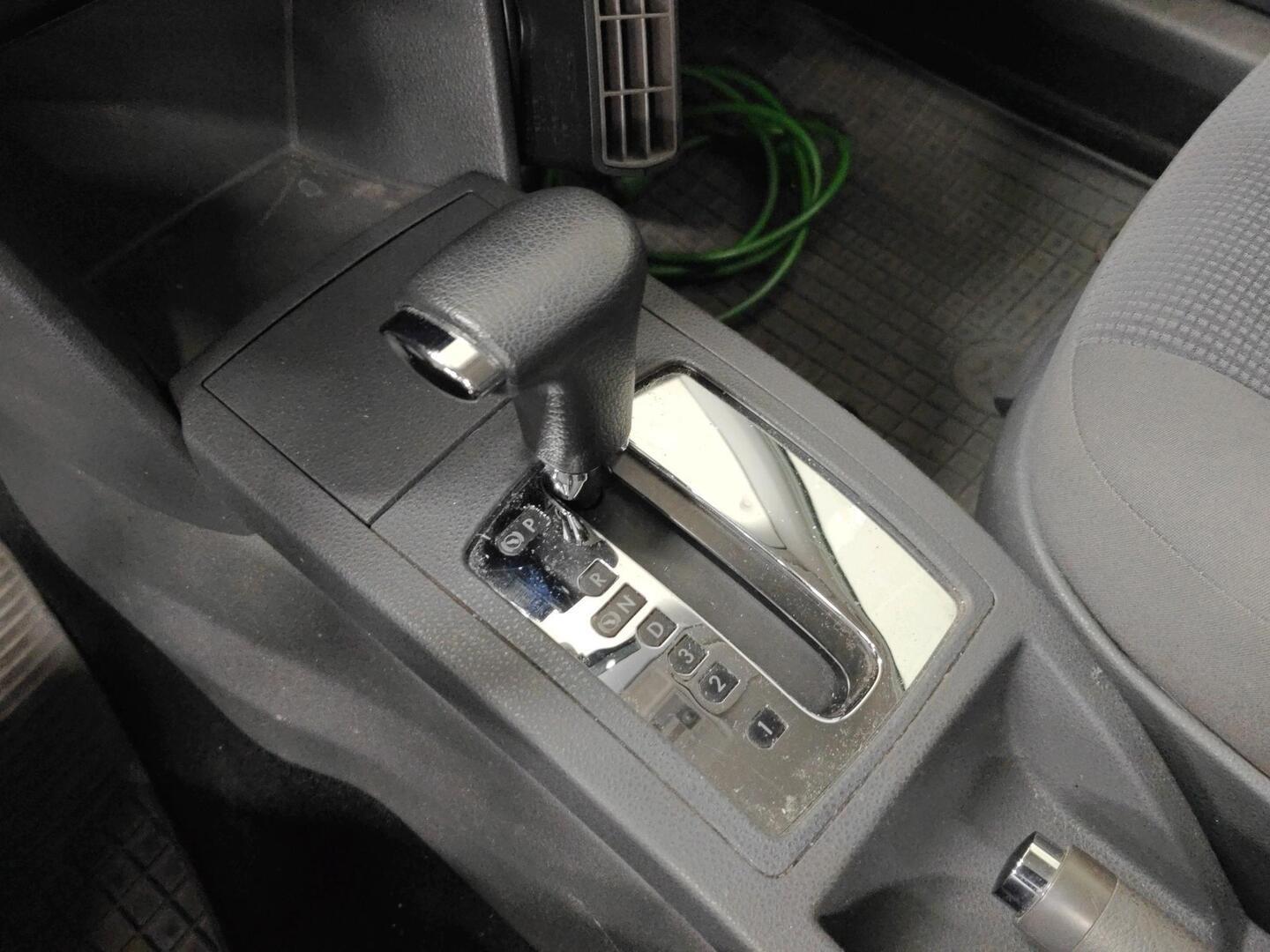 VOLKSWAGEN Polo 2006