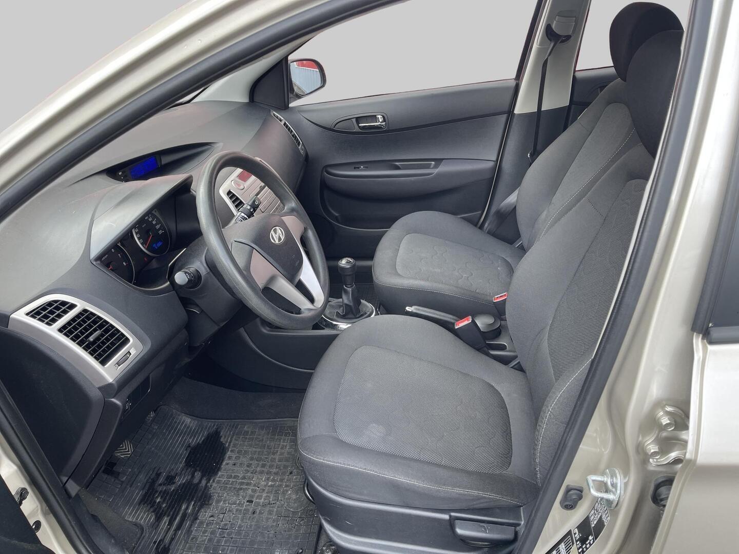 HYUNDAI i20 2010