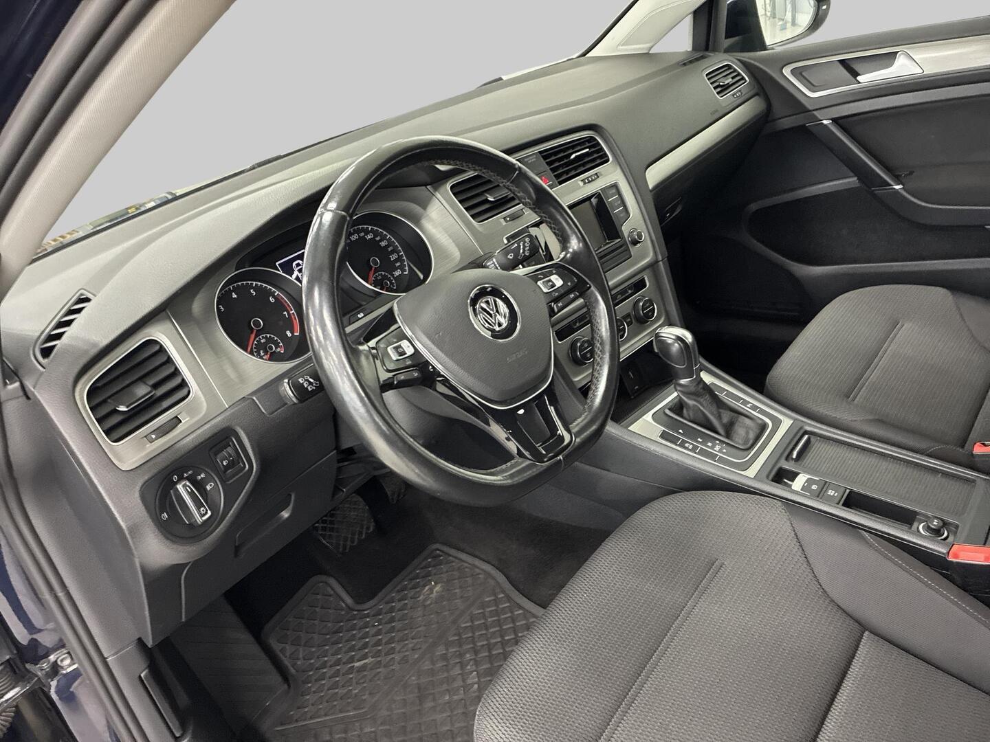 VOLKSWAGEN Golf 2016
