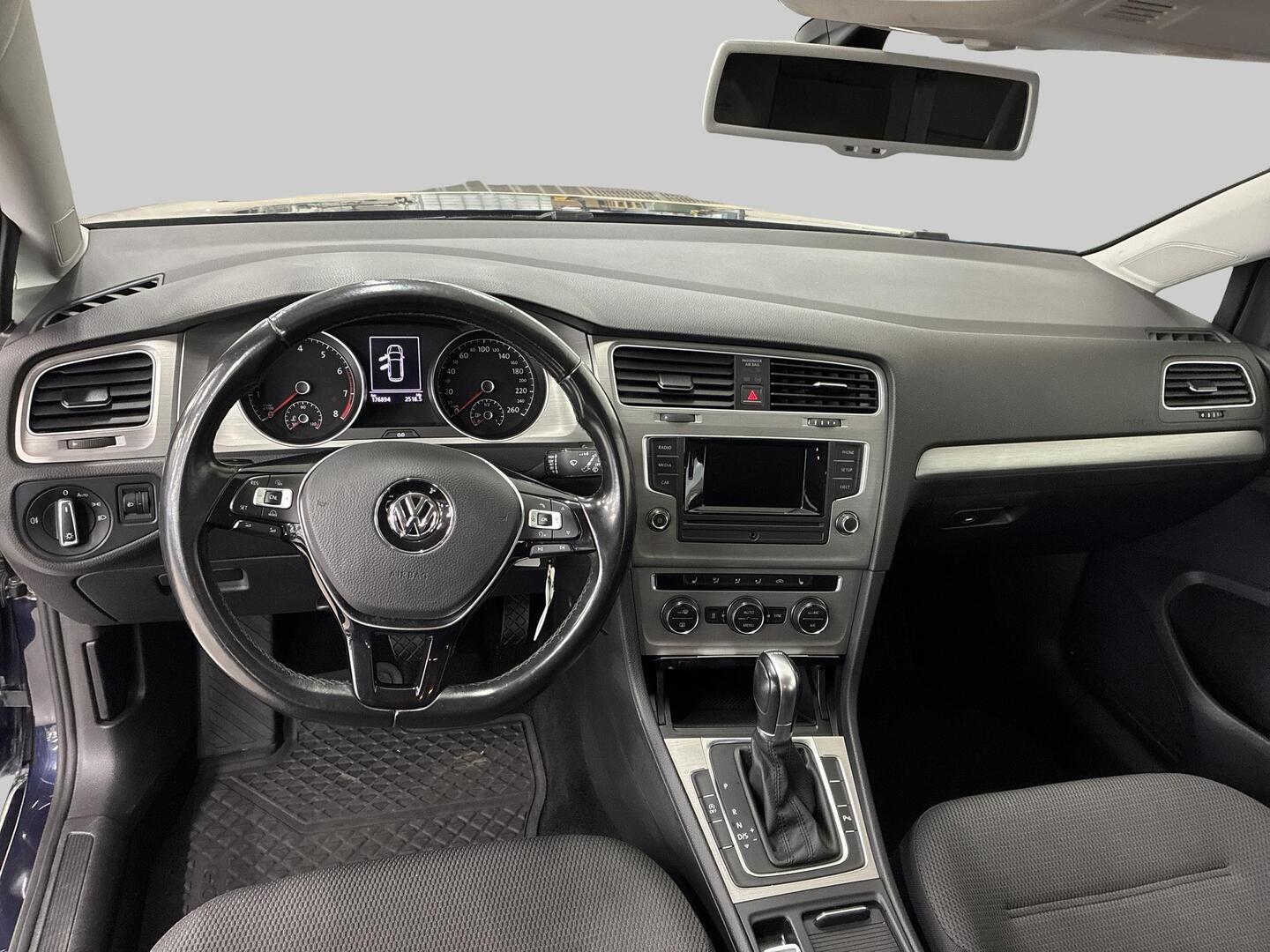 VOLKSWAGEN Golf 2016