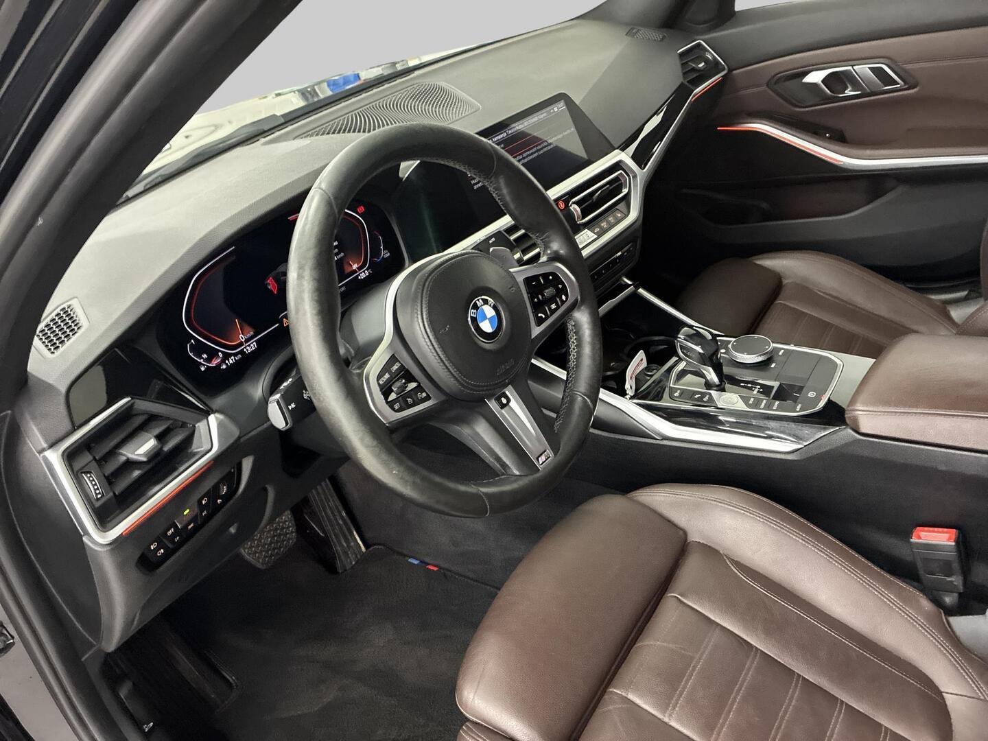 BMW 330 2019