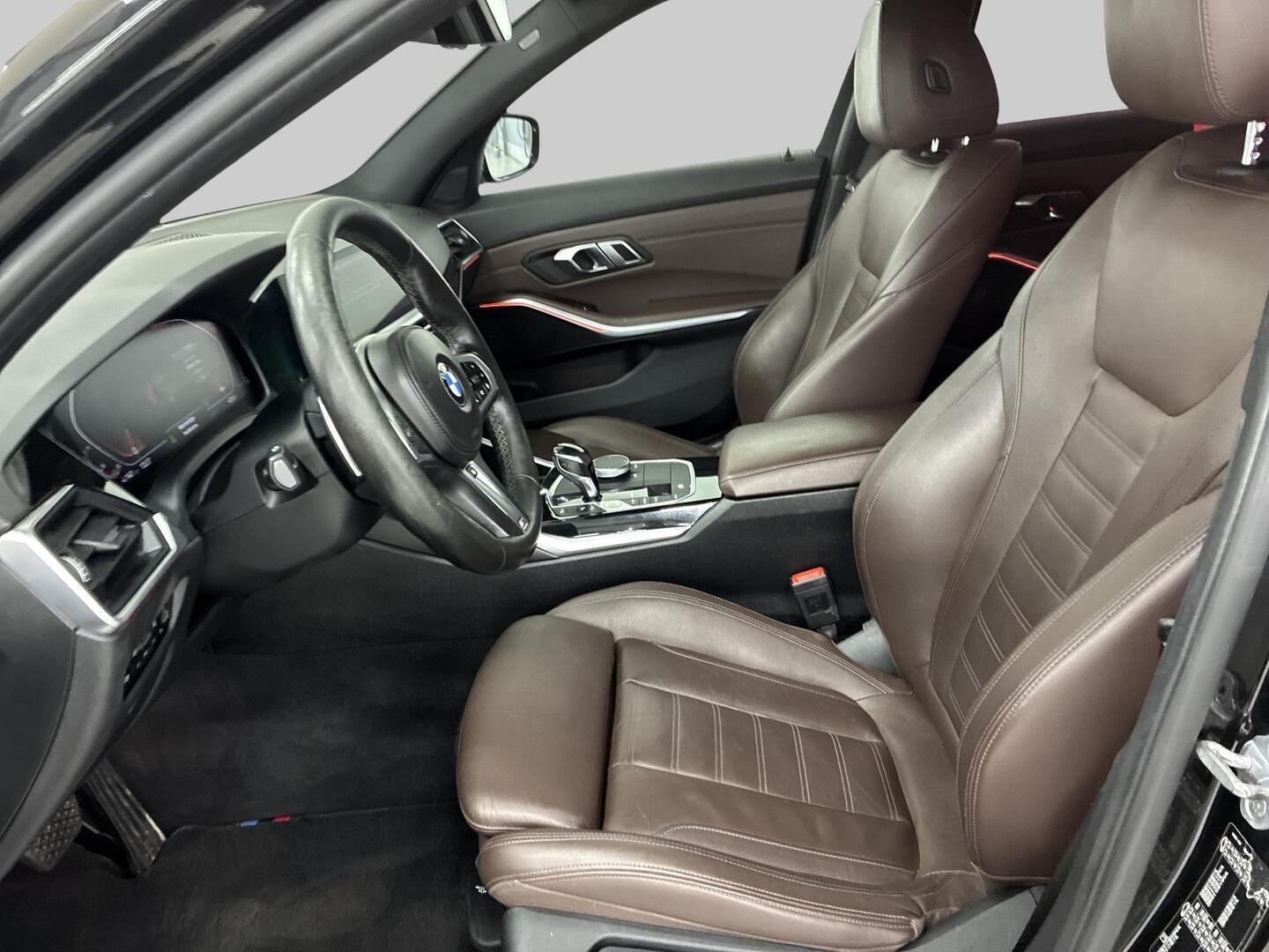 BMW 330 2019