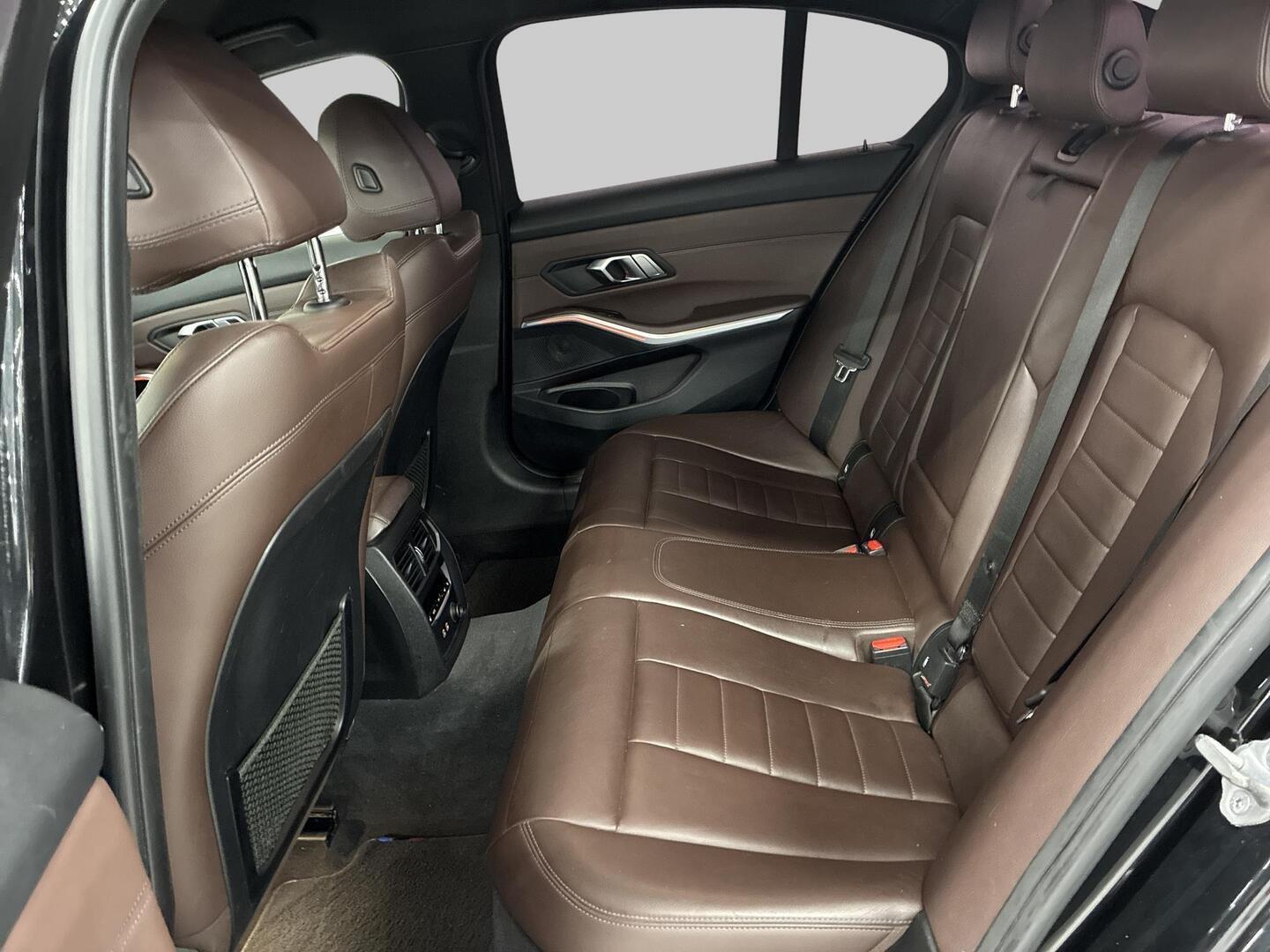BMW 330 2019