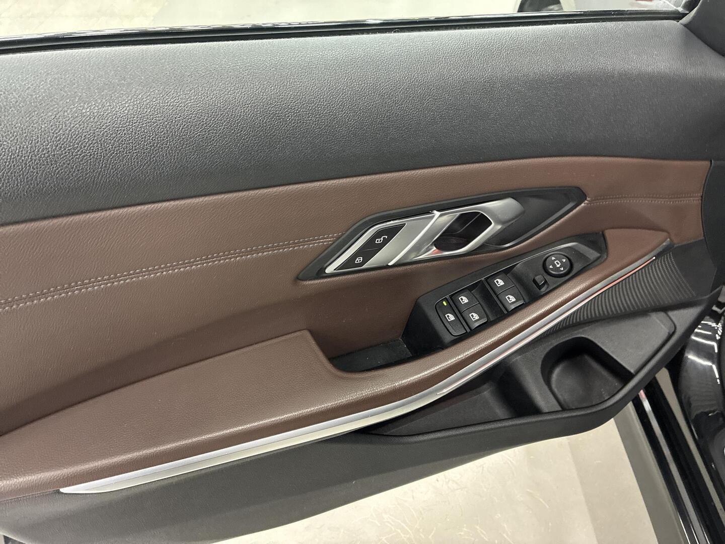 BMW 330 2019