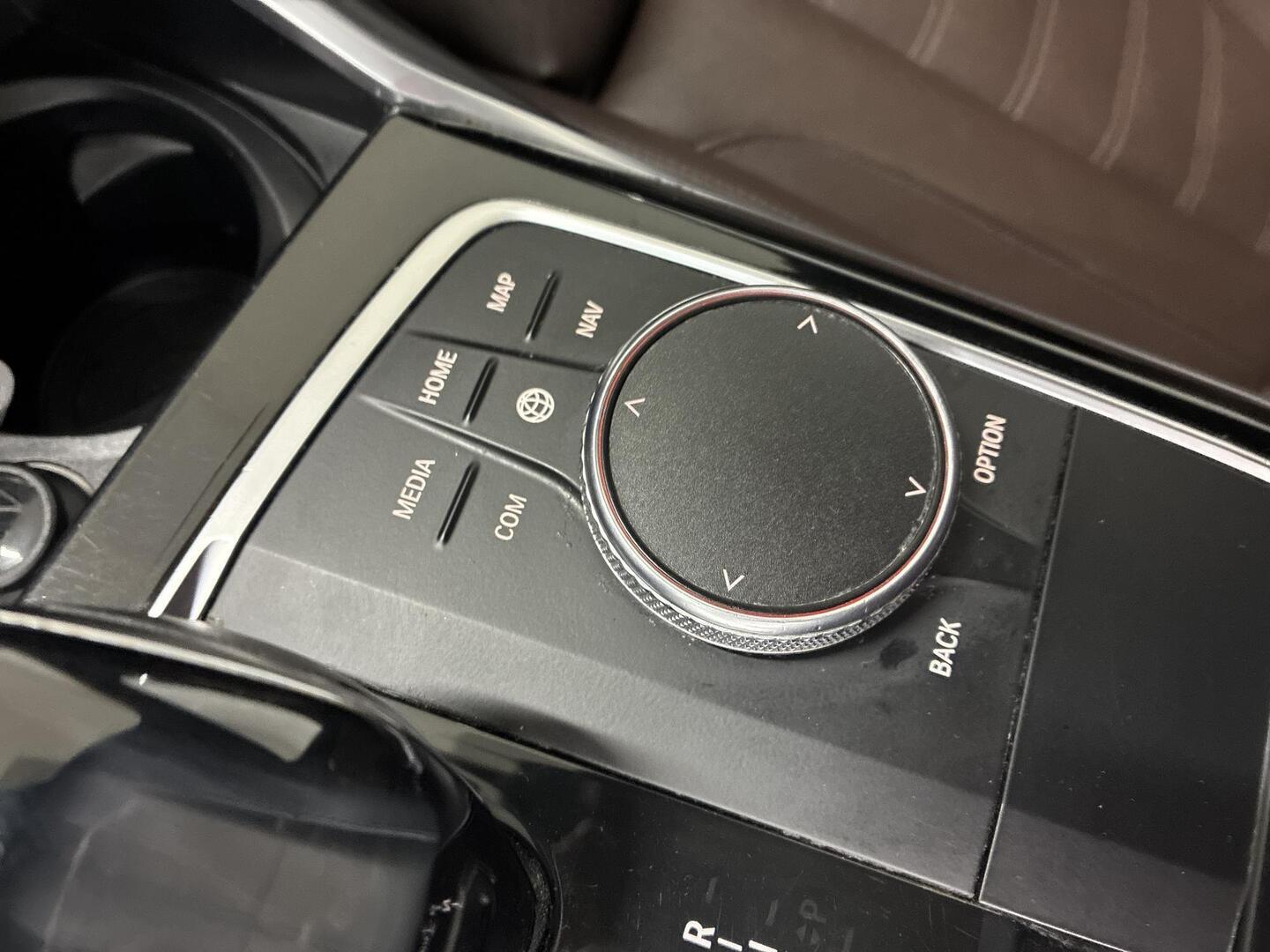BMW 330 2019