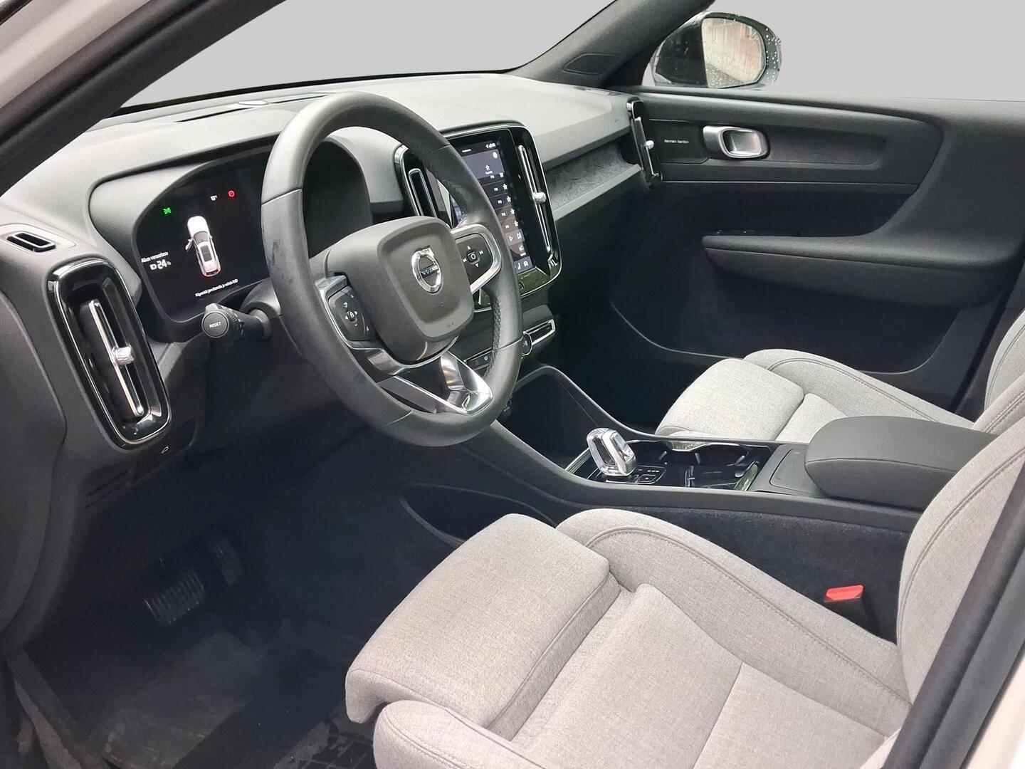 VOLVO XC40 2024