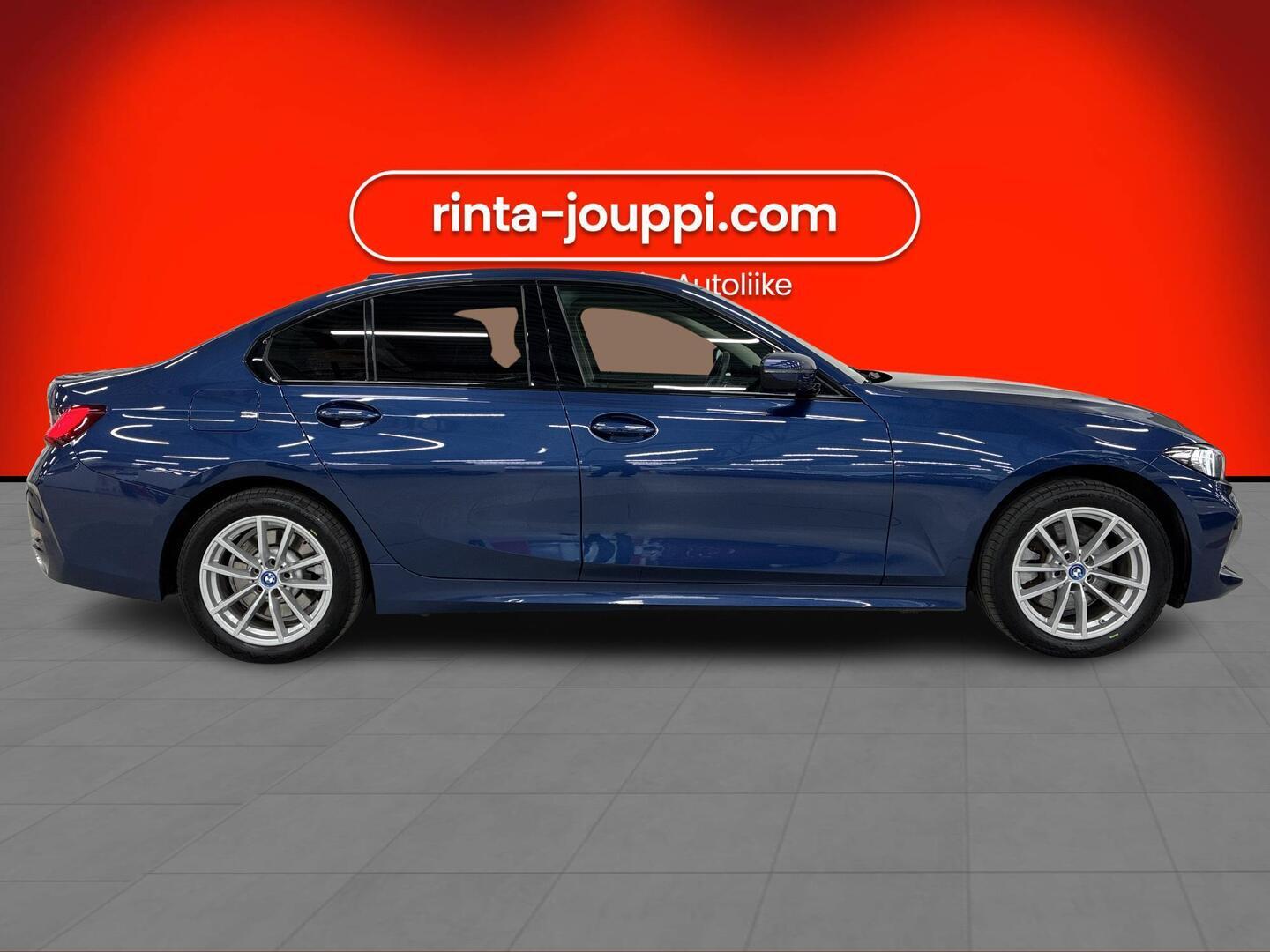 BMW 330 2024