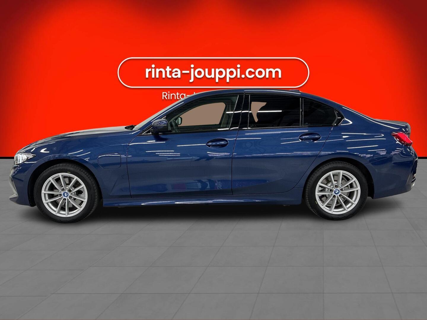 BMW 330 2024