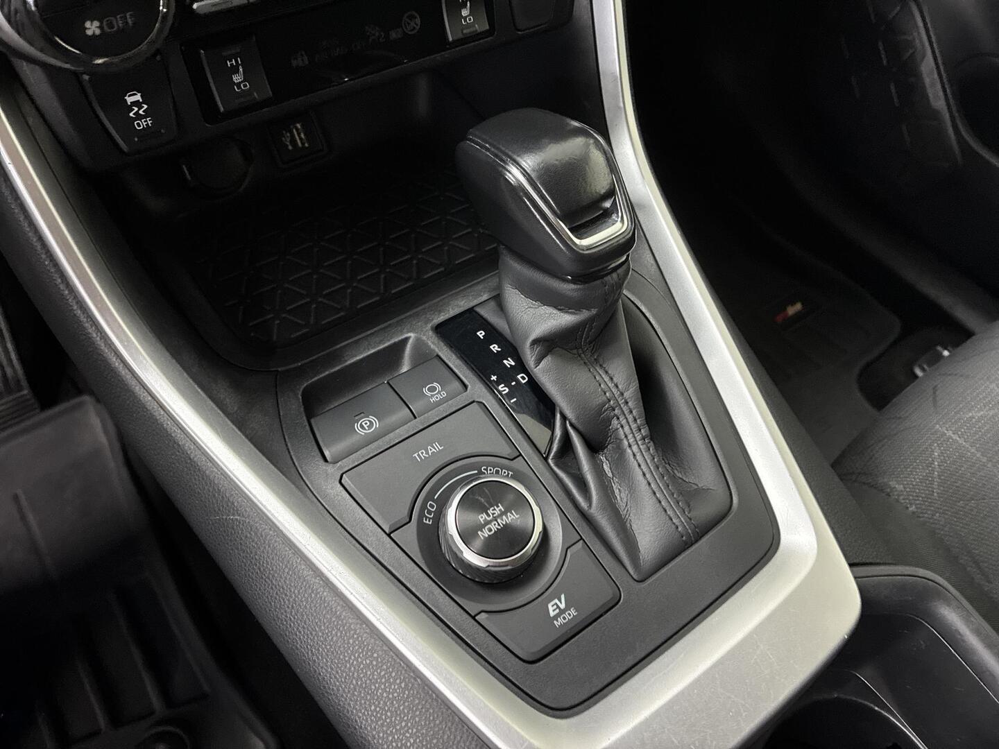 TOYOTA RAV4 2024