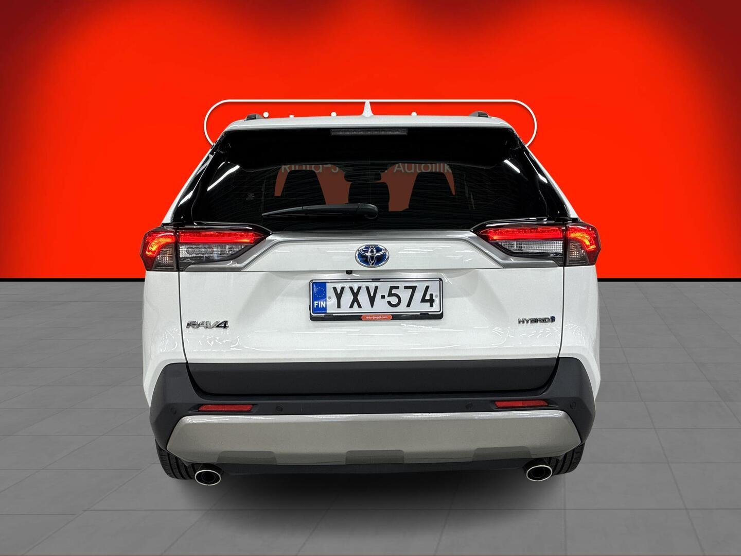 TOYOTA RAV4 2024