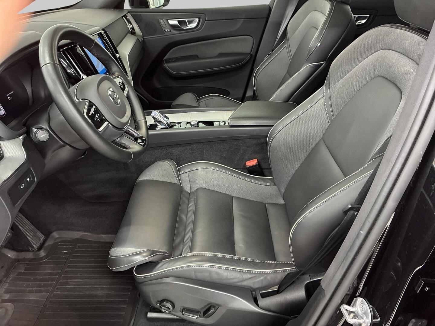 VOLVO XC60 2024