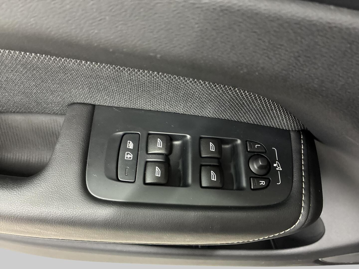 VOLVO XC60 2024