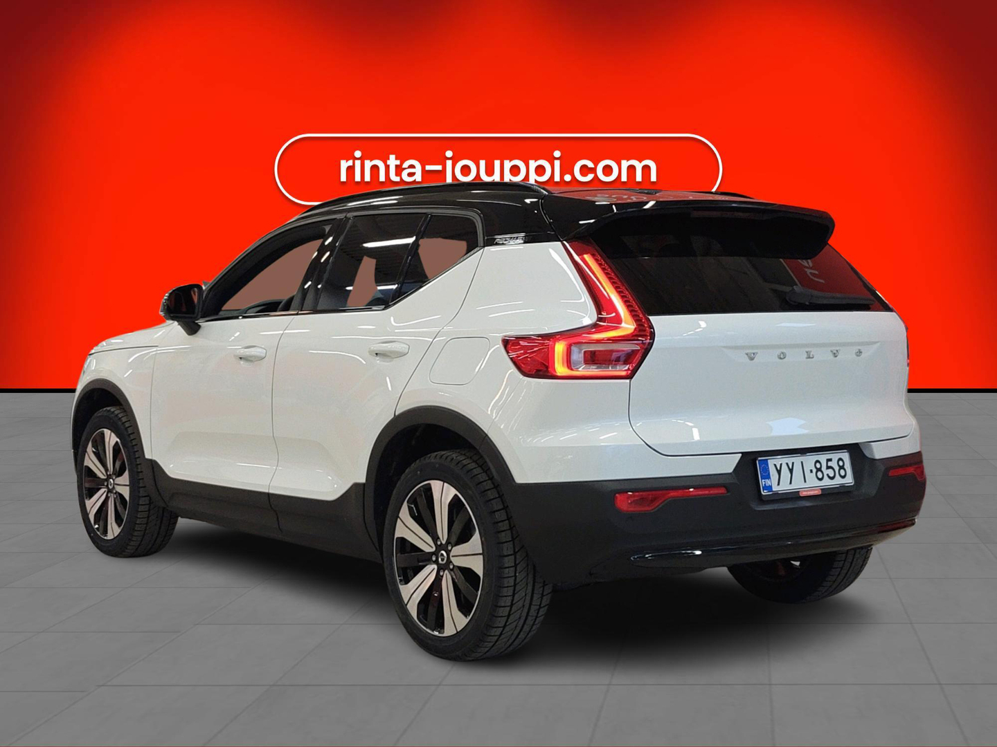 VOLVO XC40 2023