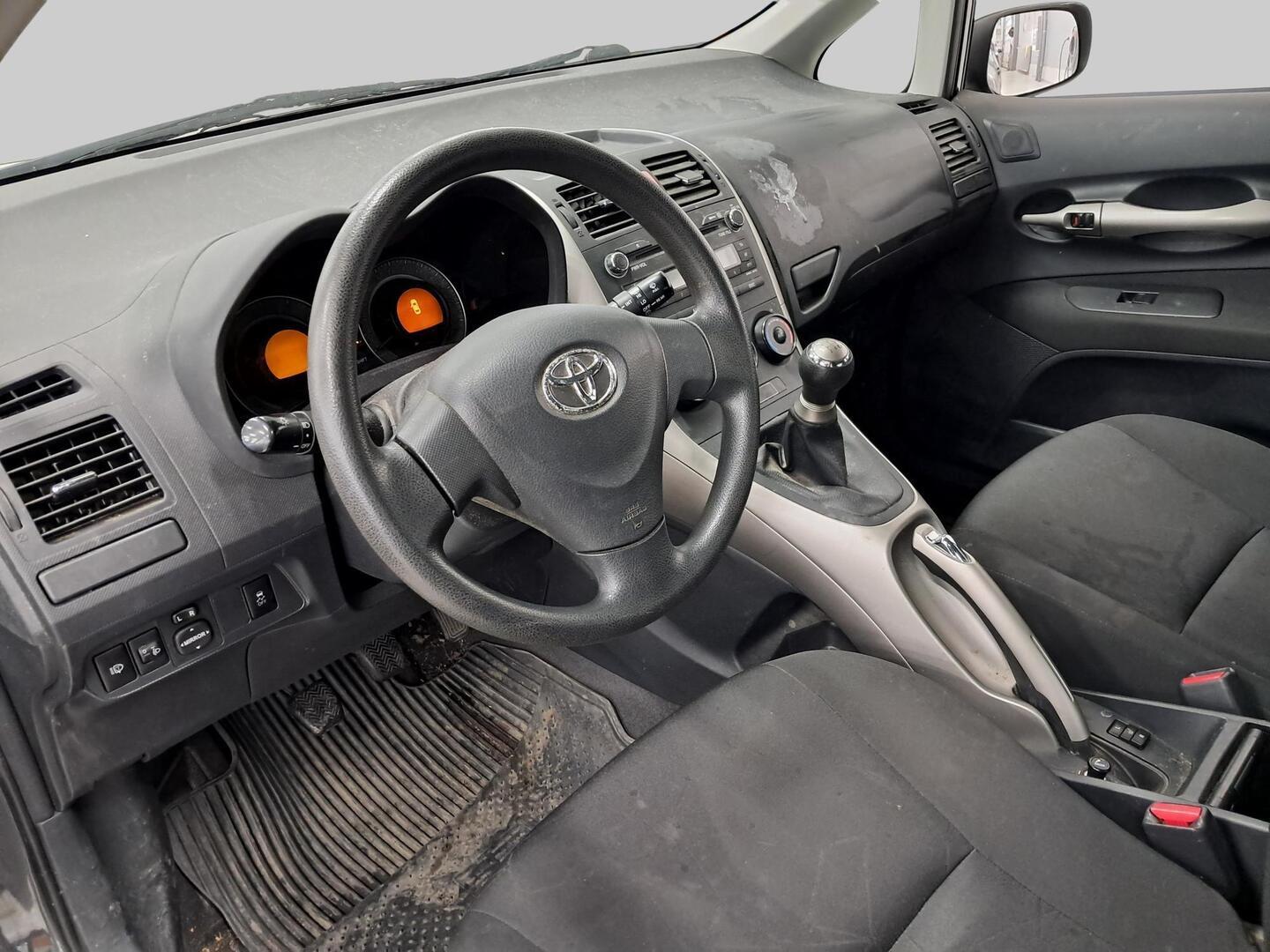 TOYOTA Auris 2007