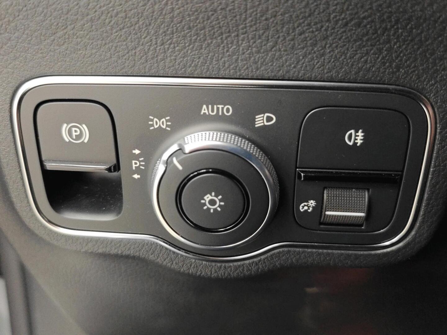 MERCEDES-BENZ B 2020