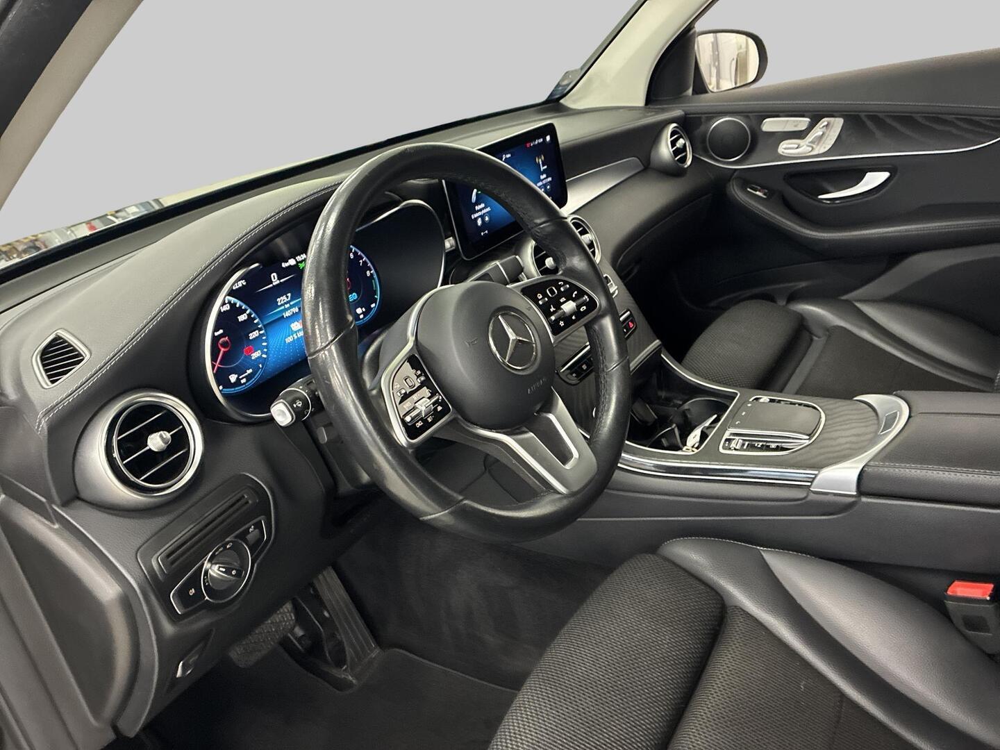 MERCEDES-BENZ GLC 2022