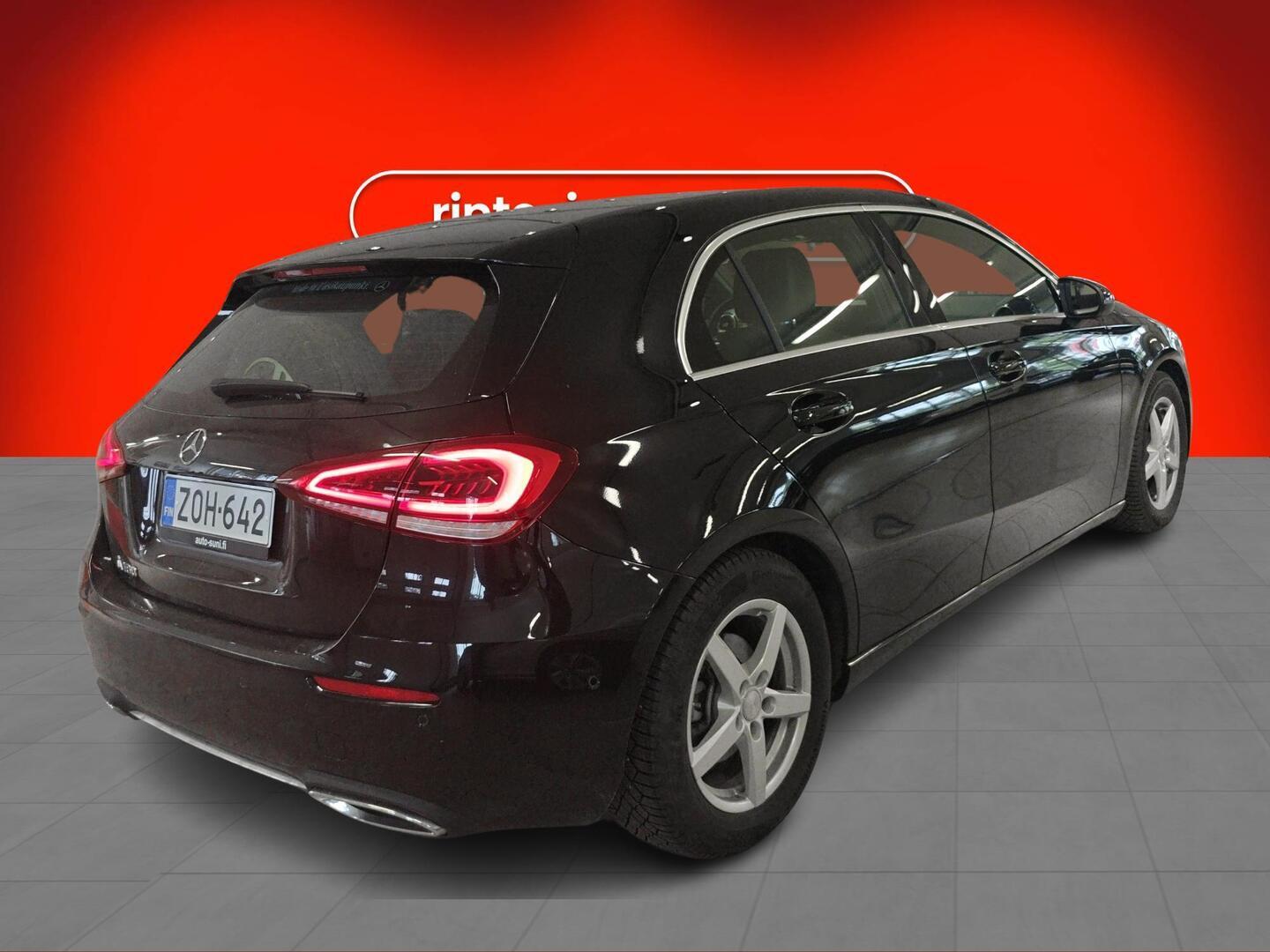 MERCEDES-BENZ A 2022