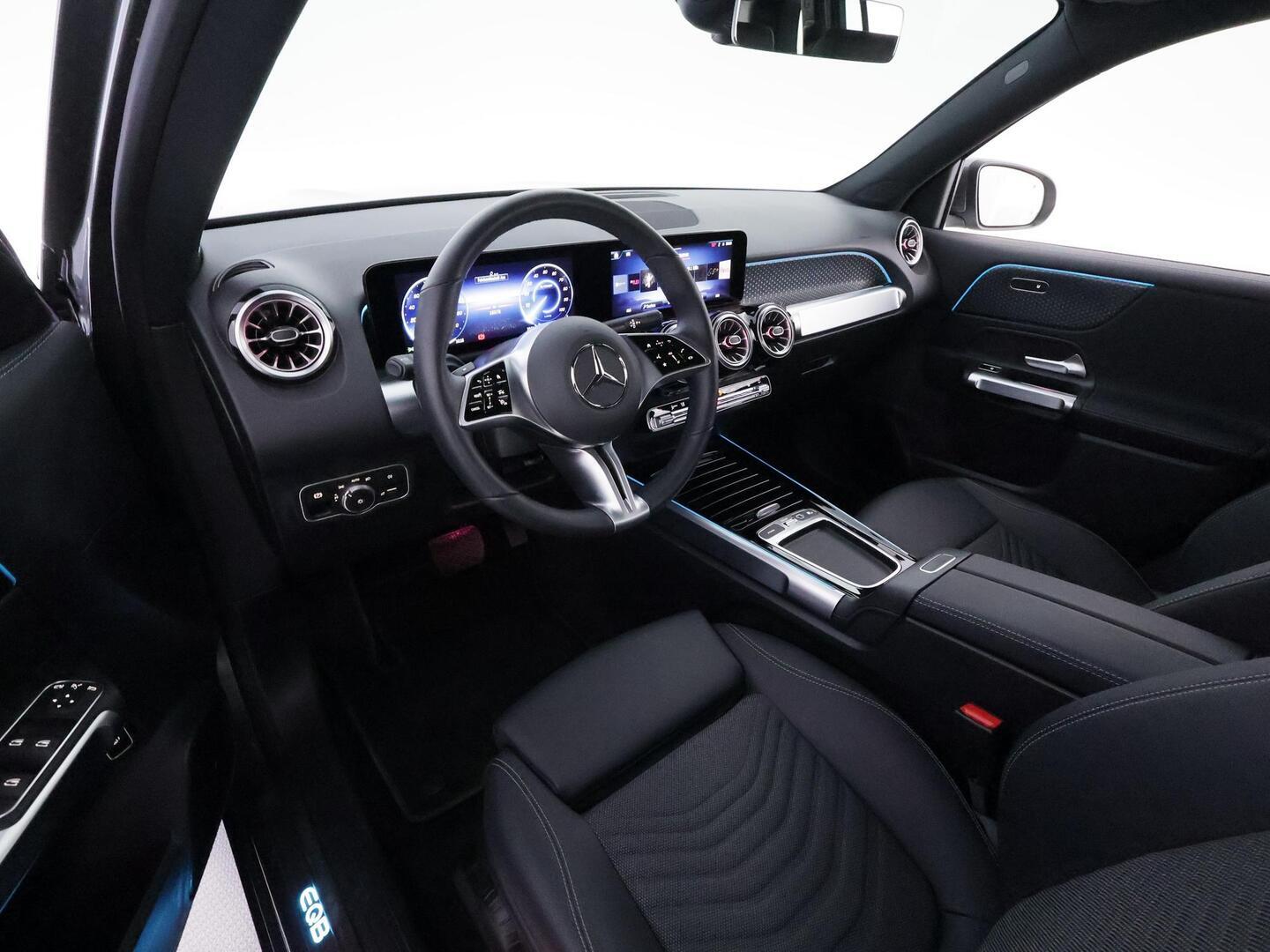 MERCEDES-BENZ EQB 2025