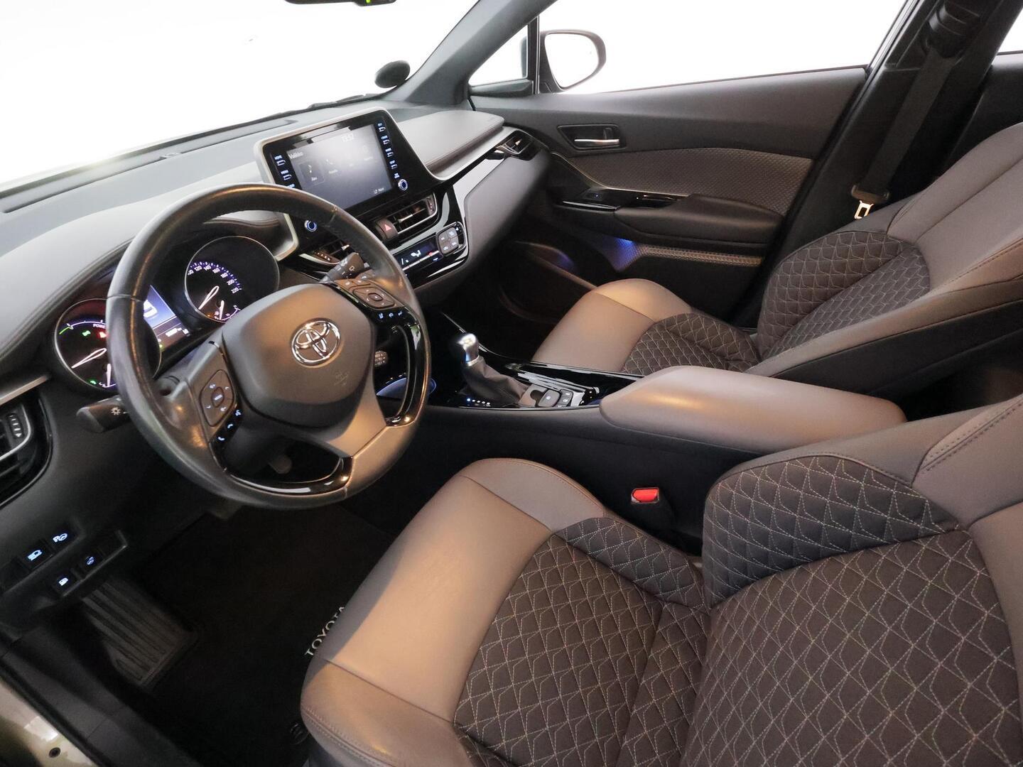 TOYOTA C-HR 2021