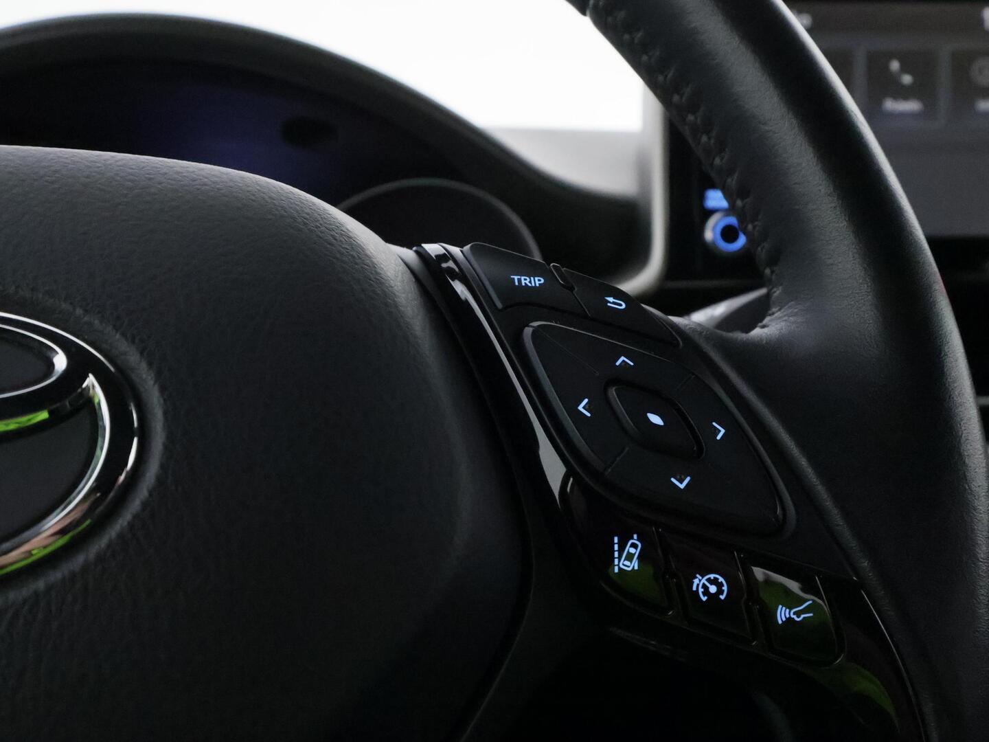 TOYOTA C-HR 2021